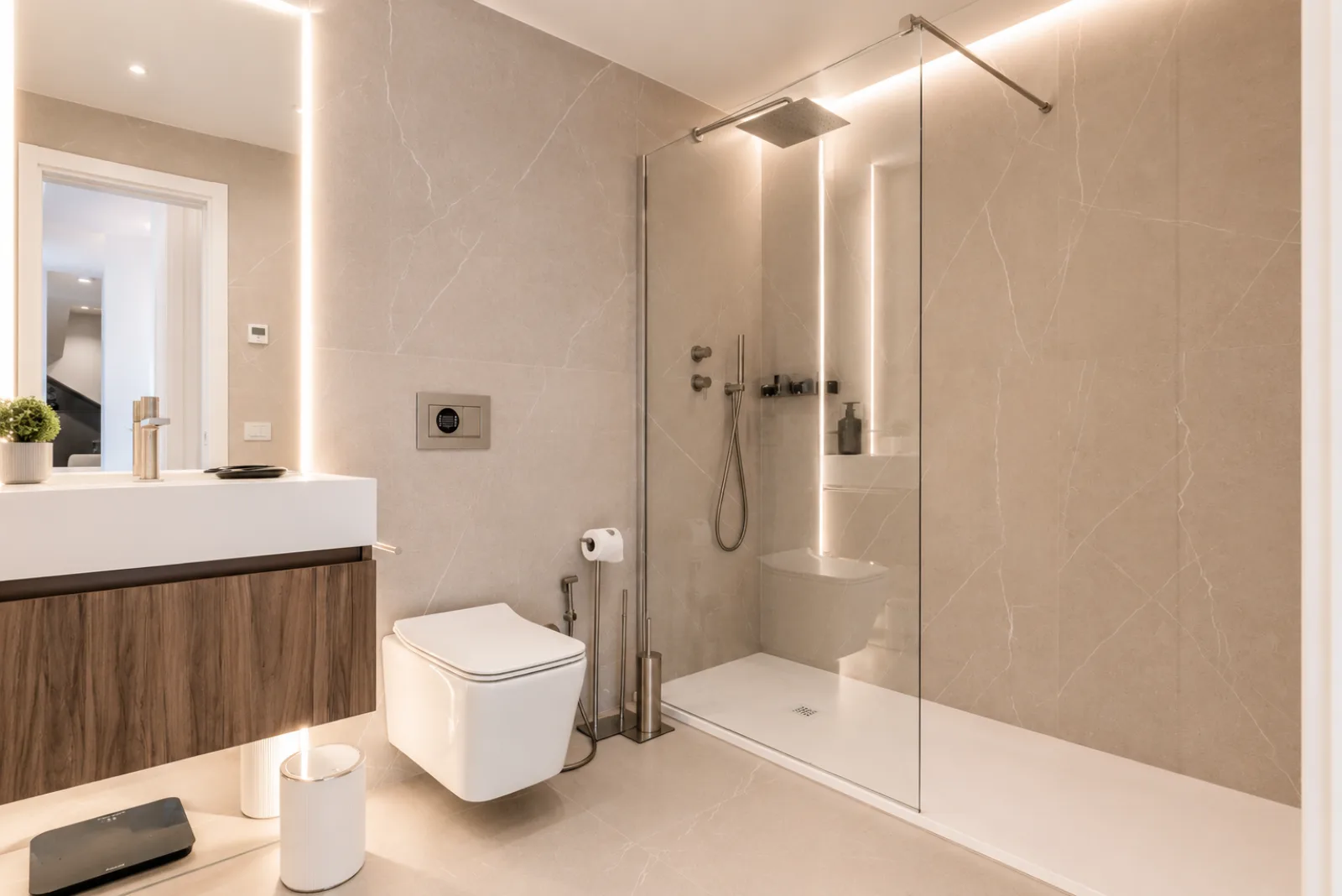 AZULIS Delle Terme Suite 1: bagno con doccia walk-in con soffione a pioggia