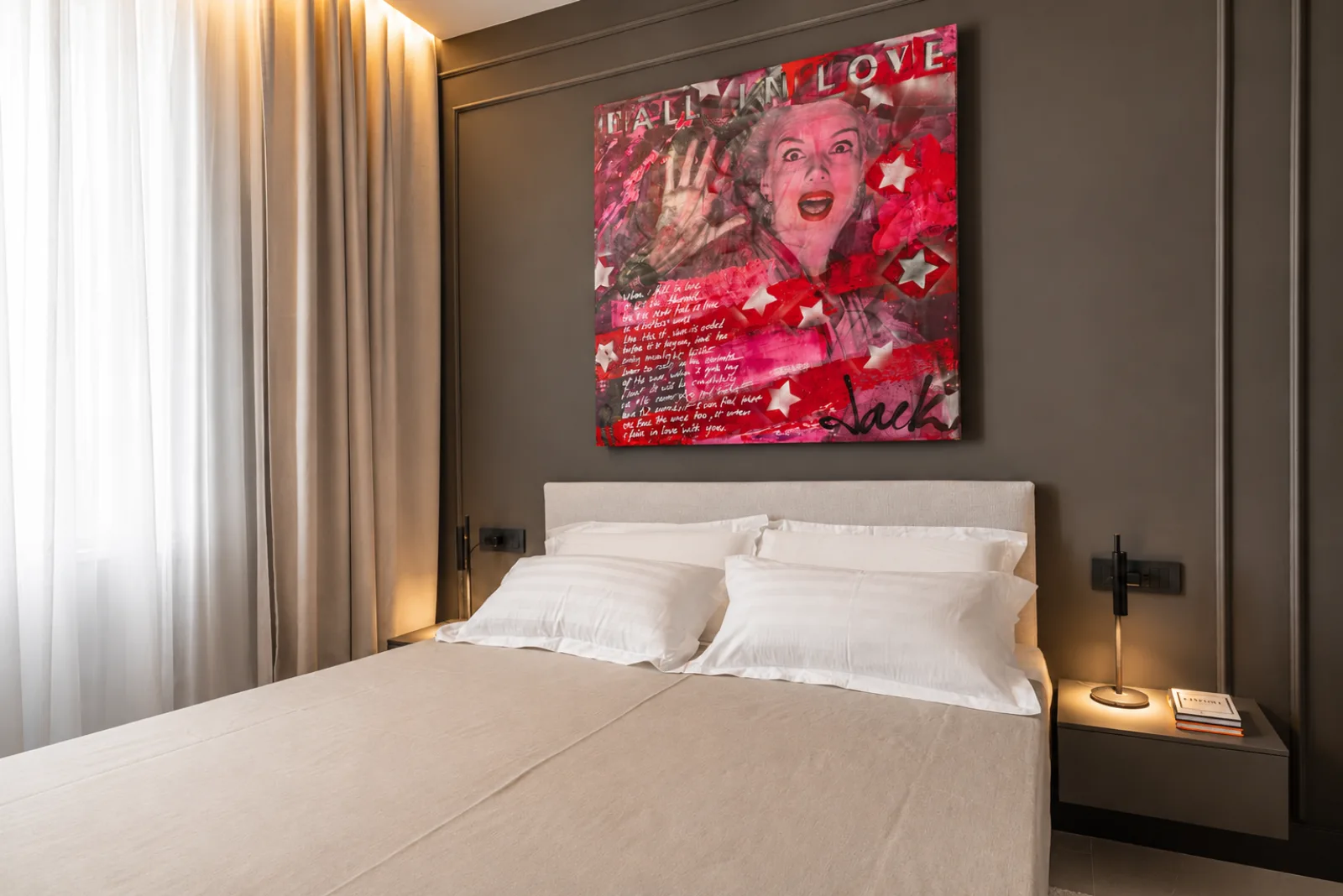 AZULIS Delle Terme Suite 3: camera da letto principale con pop-art