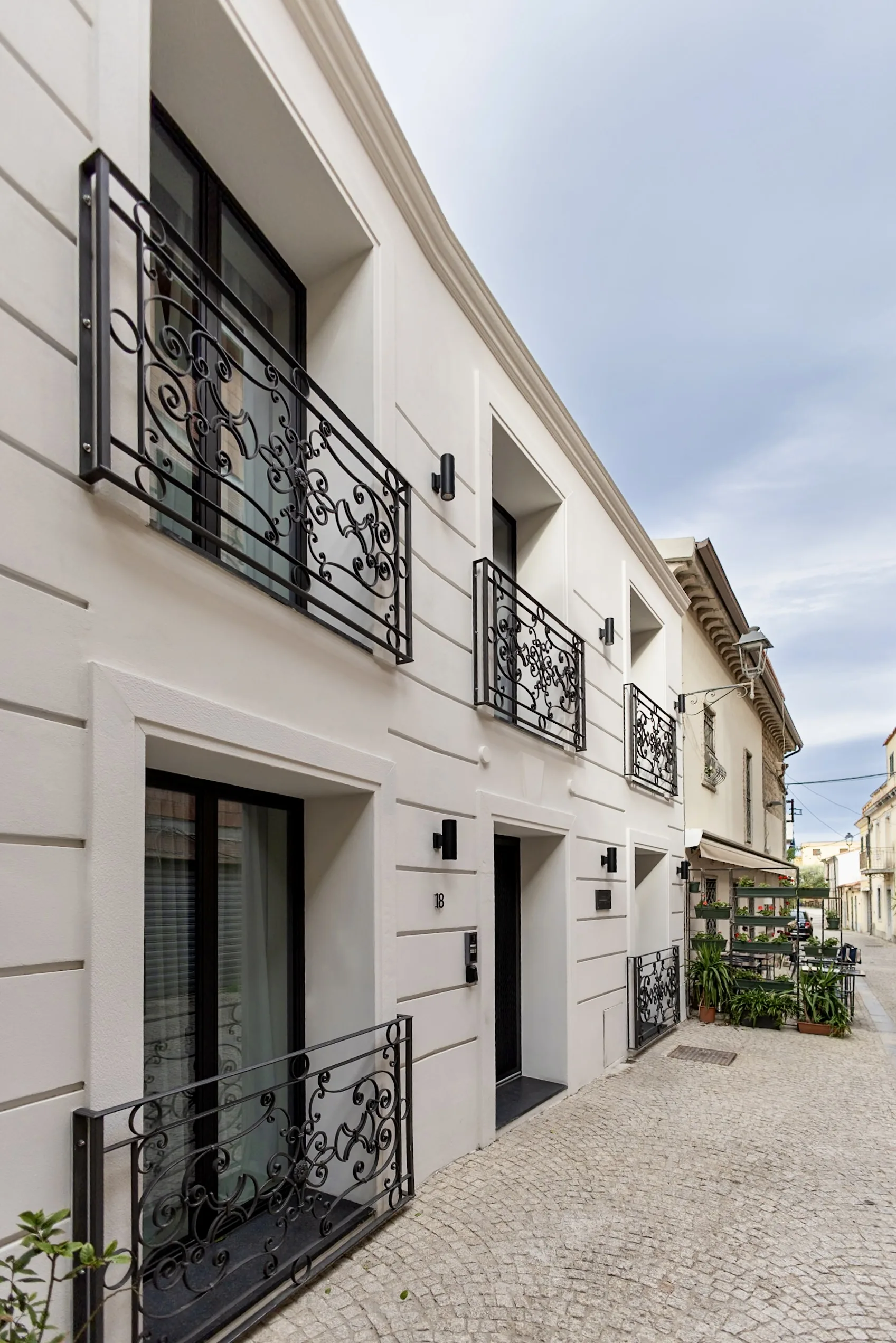 AZULIS Tigellio: facade vertical view