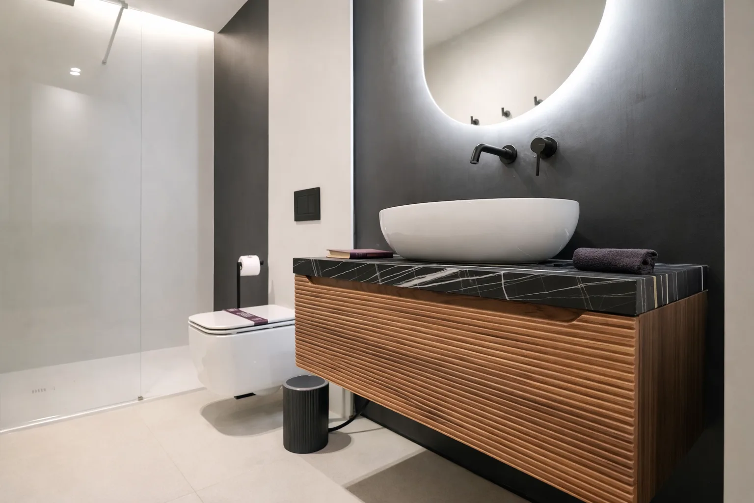 AZULIS Tigellio 2: bathroom with rain shower