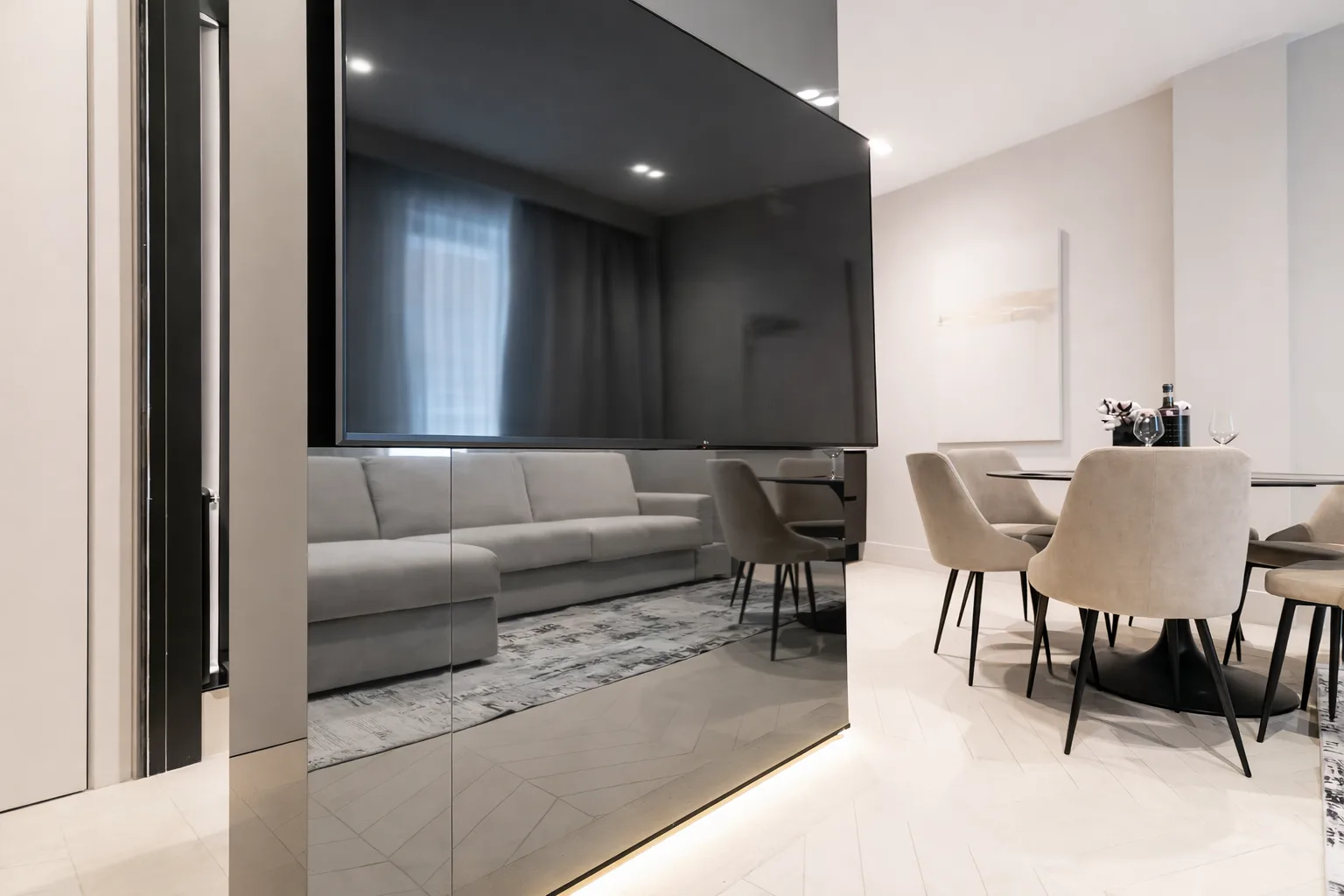 AZULIS Tigellio 2: living area with kitchen and dining