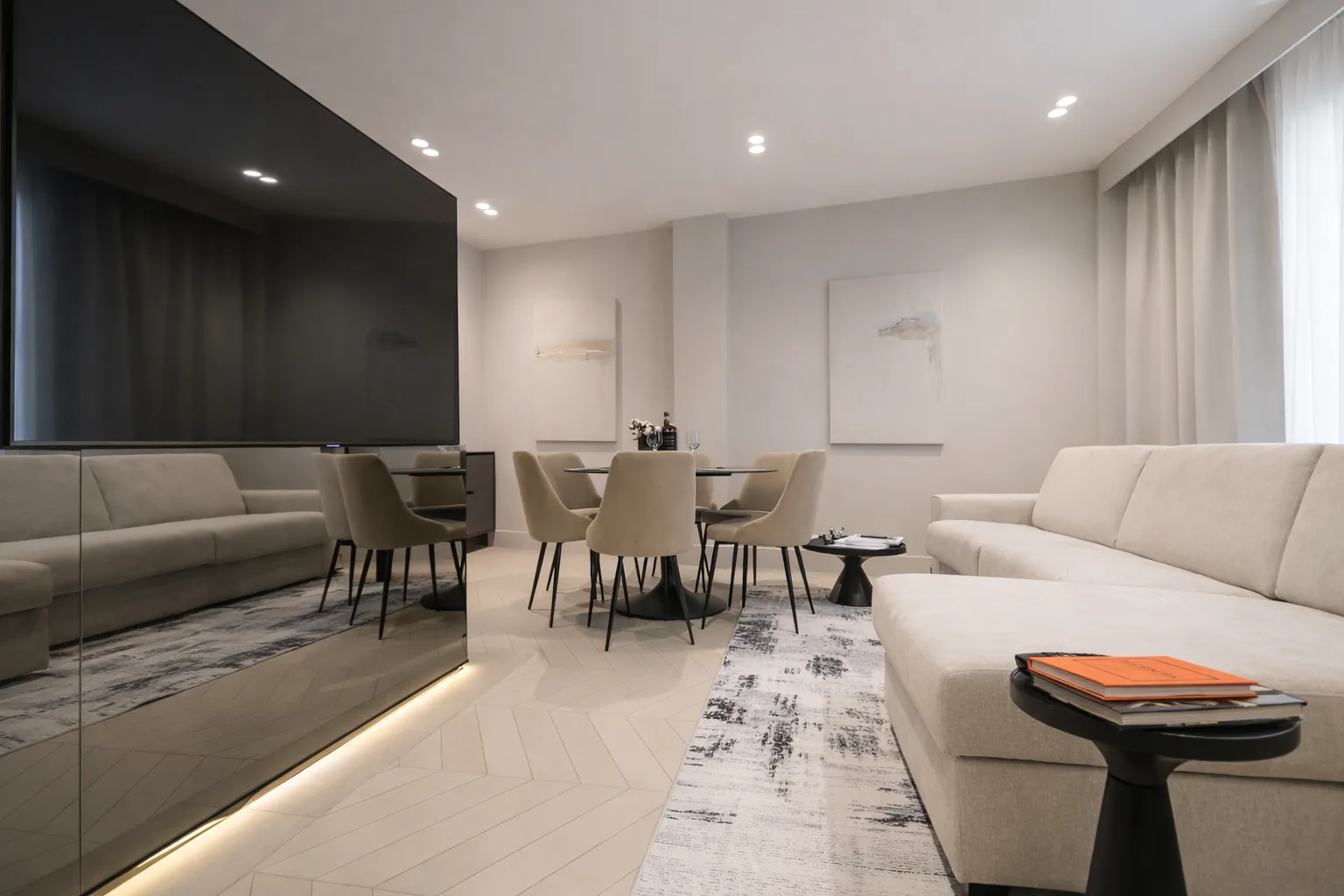AZULIS Tigellio 2: living area with sofa and smart TV